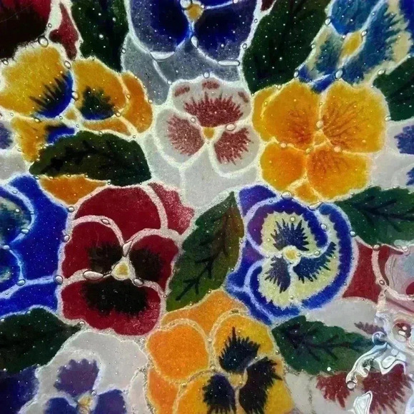 Peggy Karr Signed Pressed Glass Bowl Pansies 10.5” Round - Picture 3 of 6